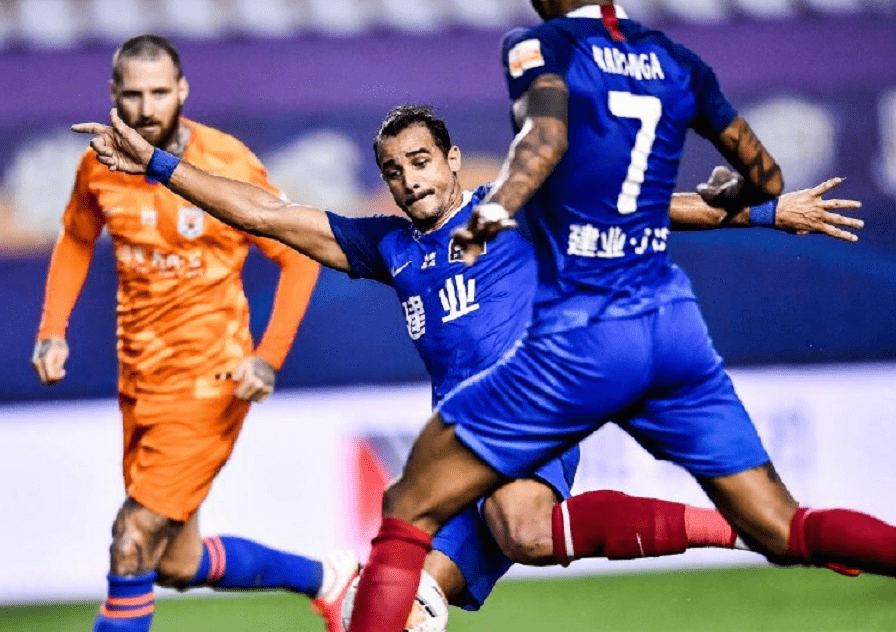 广州富力主场赢球，风驰电掣追赶中超榜首位置的简单介绍