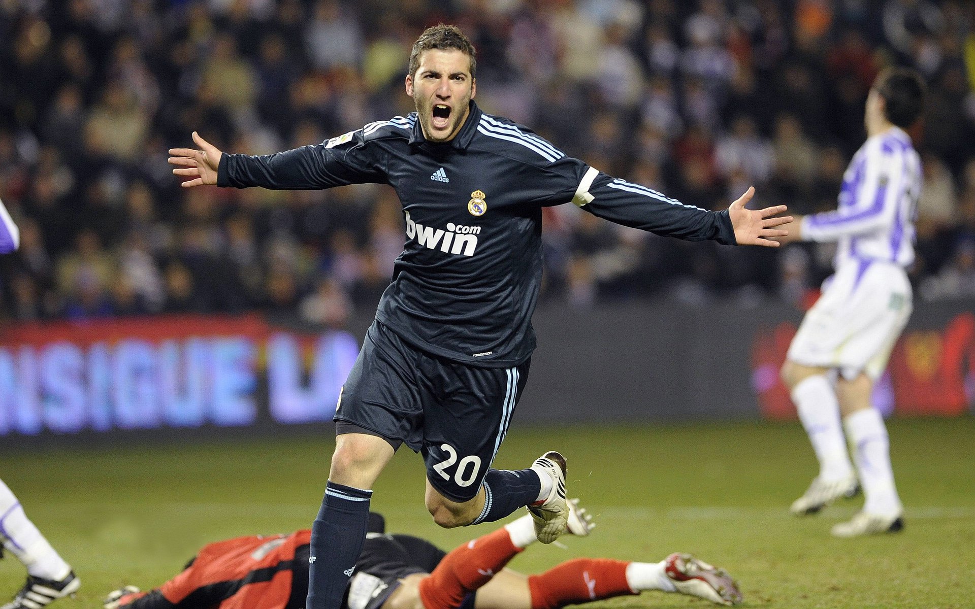 神话与天使，希腊争冠战中的迪马利亚时刻